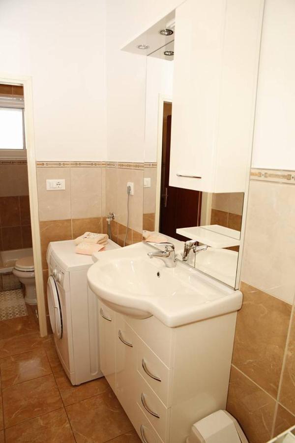 Ivic Apartments Vodice Croatia Eksteriør bilde